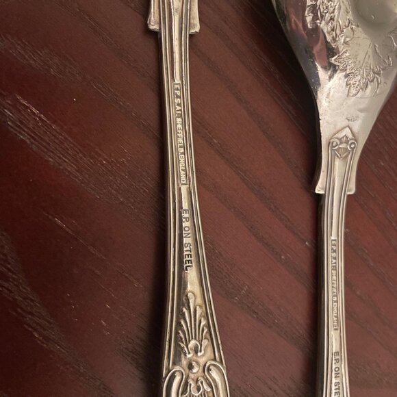 2 Piece Silver-Plated Salad Serving Spoons | Sheffield England Fruit Design - Picture 4 of 4